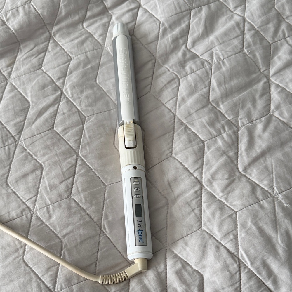 Bio Ionic White Curling Iron